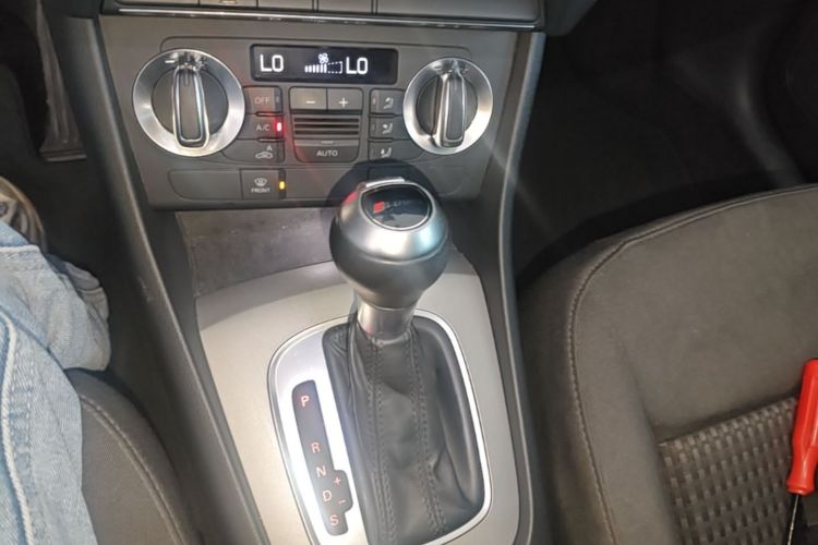 Audi Q3 2015 car image #14