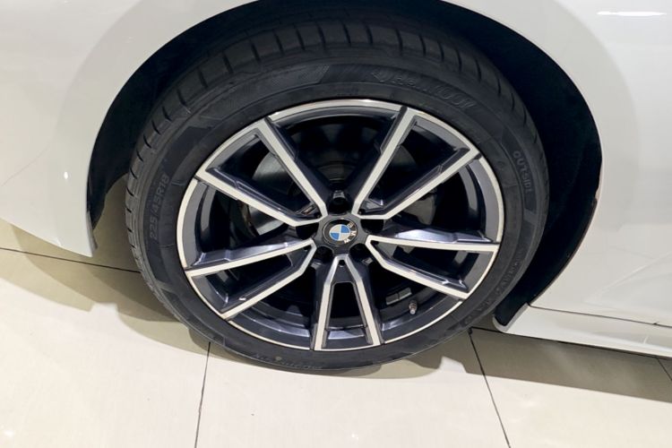 BMW 3 Series 2023 car image #9