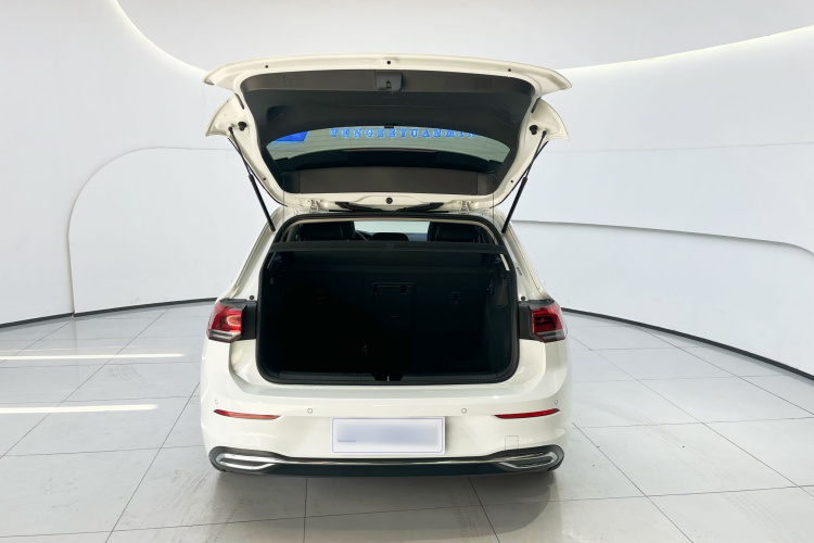 Volkswagen Golf 2022 car image #7