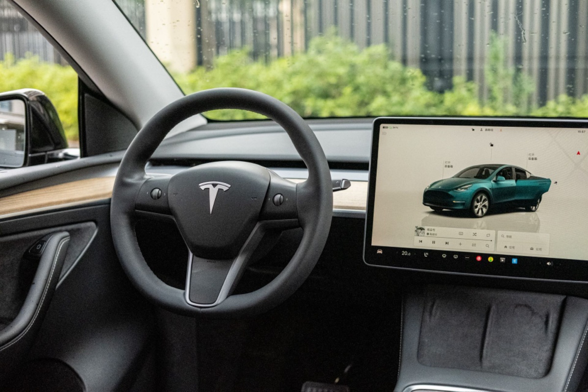Tesla Model Y 2023 #6 Tesla Model Y 2023 car image #6