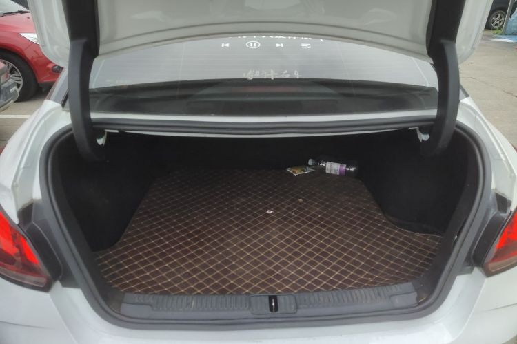 MG 5 2023 imagen de coche #21