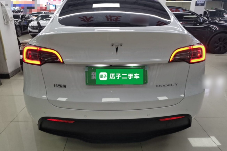 Tesla Model Y 2023 #6 Tesla Model Y 2023 car image #6