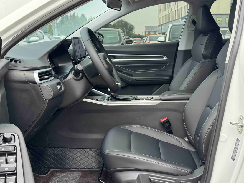 GEELY Emgrand 2025 immagine di auto #4