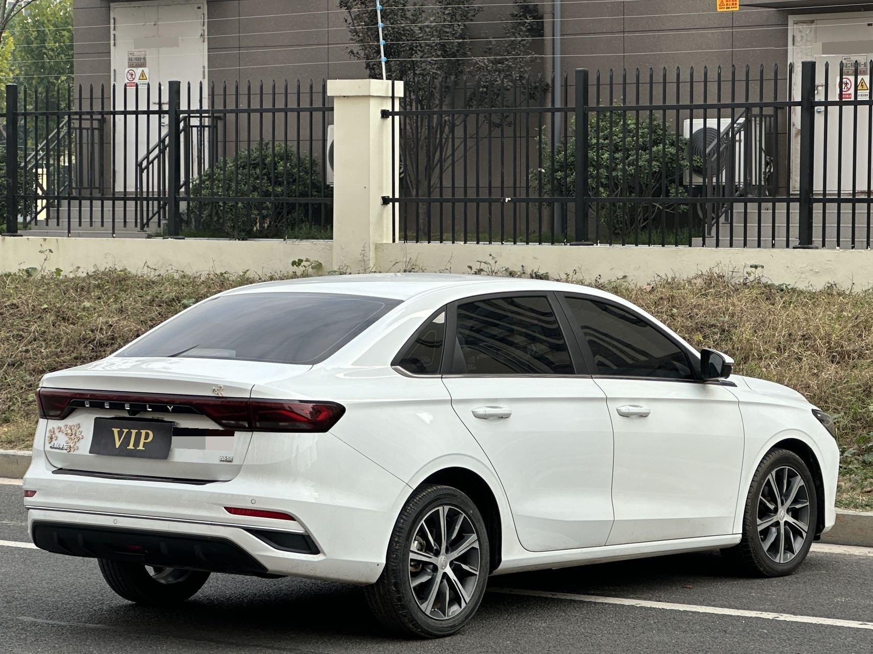 GEELY Emgrand 2023 imagen de coche #9