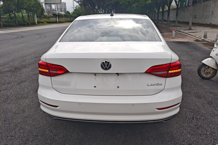 Volkswagen Lavida 2018 car image #6