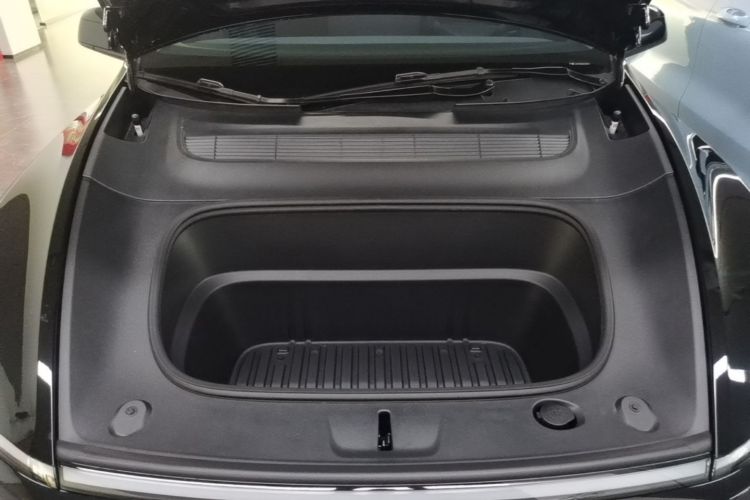 Tesla Model Y 2025 #20 Tesla Model Y 2025 car image #20