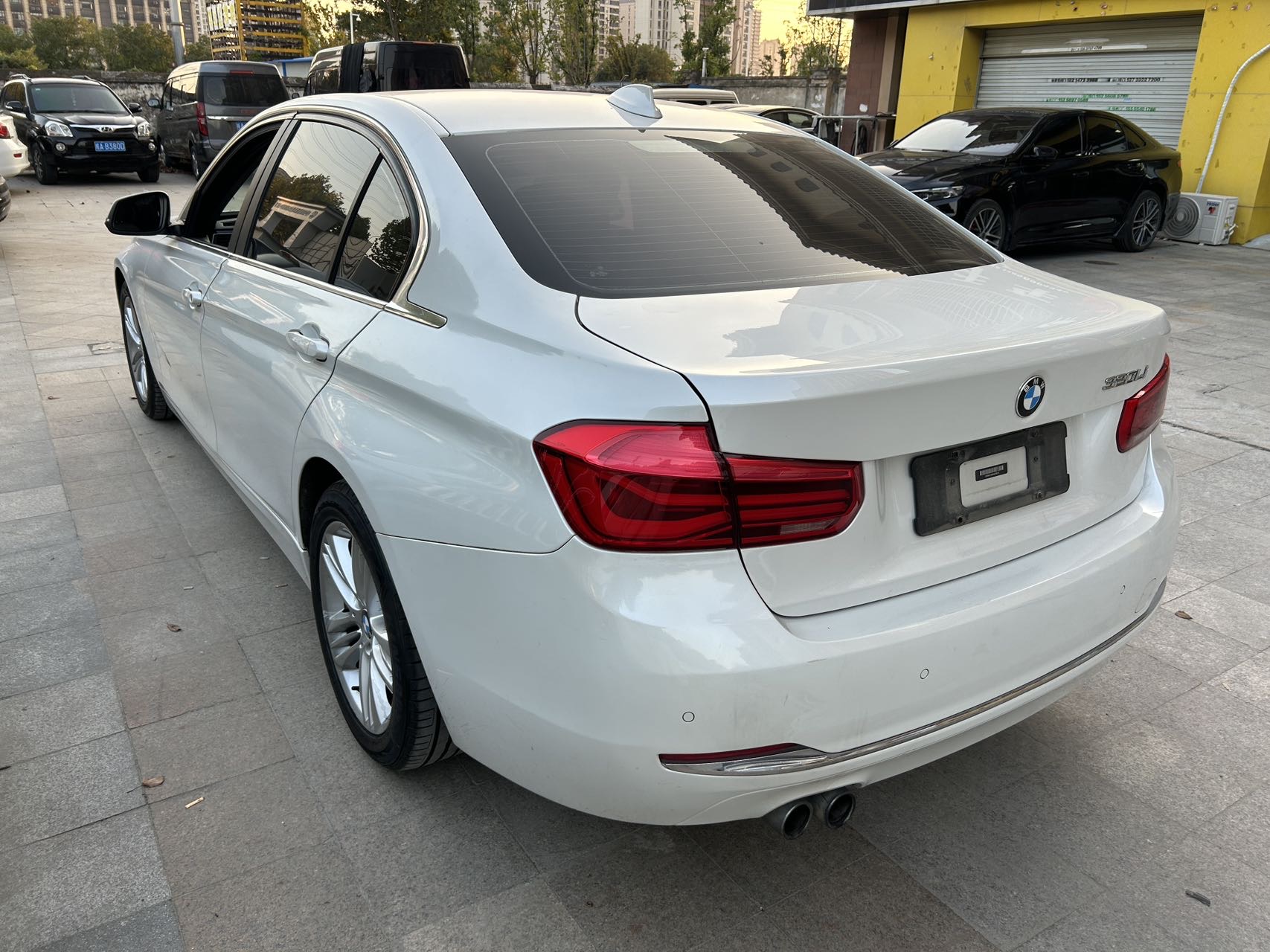 BMW 3 Series 2017 #8 BMW 3 Series 2017 car image #8