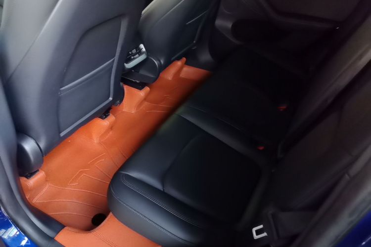 Tesla Model Y 2021 car image #13