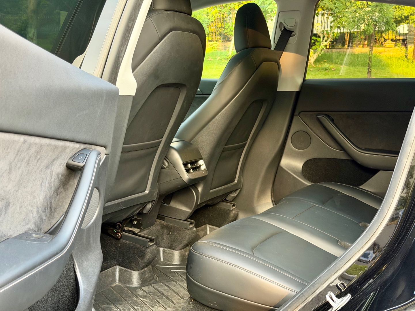 Tesla Model Y 2022 #10 Tesla Model Y 2022 car image #10