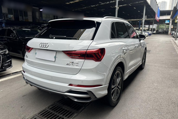 Audi Q3 2022 car image #8