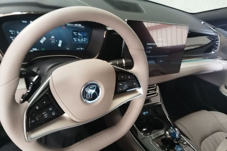 BYD Han 2025 car image #10