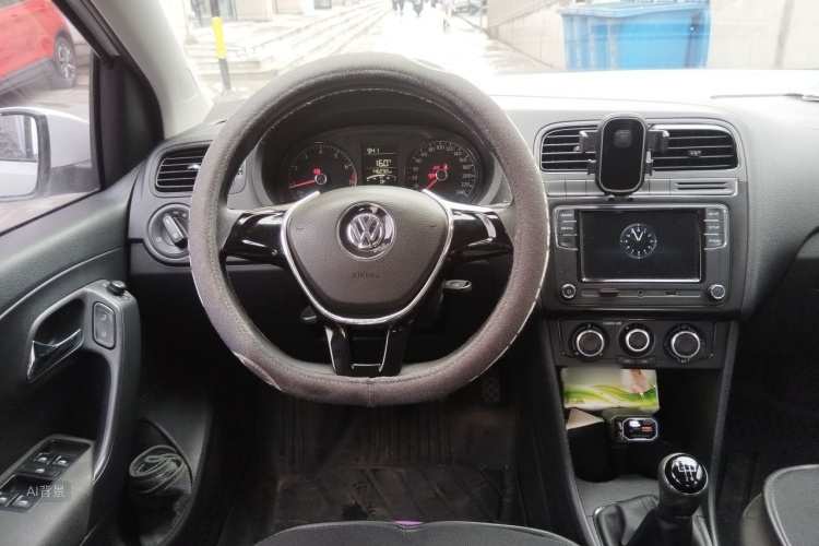 Volkswagen Polo 2016 car image #12