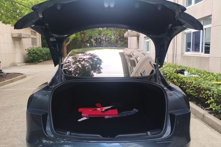 Tesla Model 3 2025 car image #21