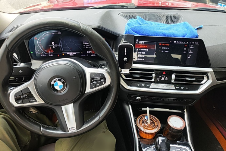 BMW 3 Series 2020 car image #10
