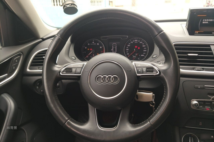 Audi Q3 2018 car image #12