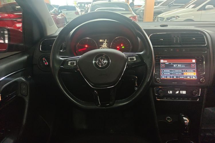 Volkswagen Polo 2016 car image #11