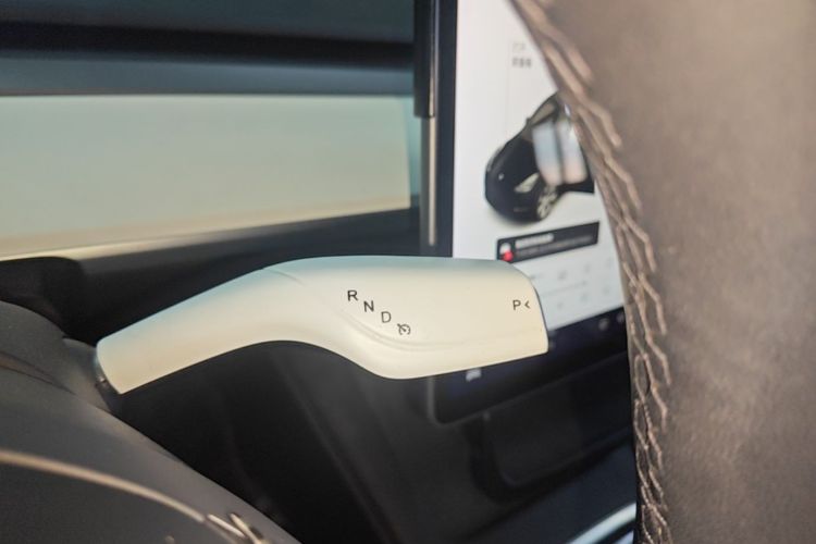 Tesla Model Y 2021 #14 Tesla Model Y 2021 car image #14