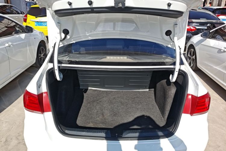 Volkswagen Santana 2019 car image #19