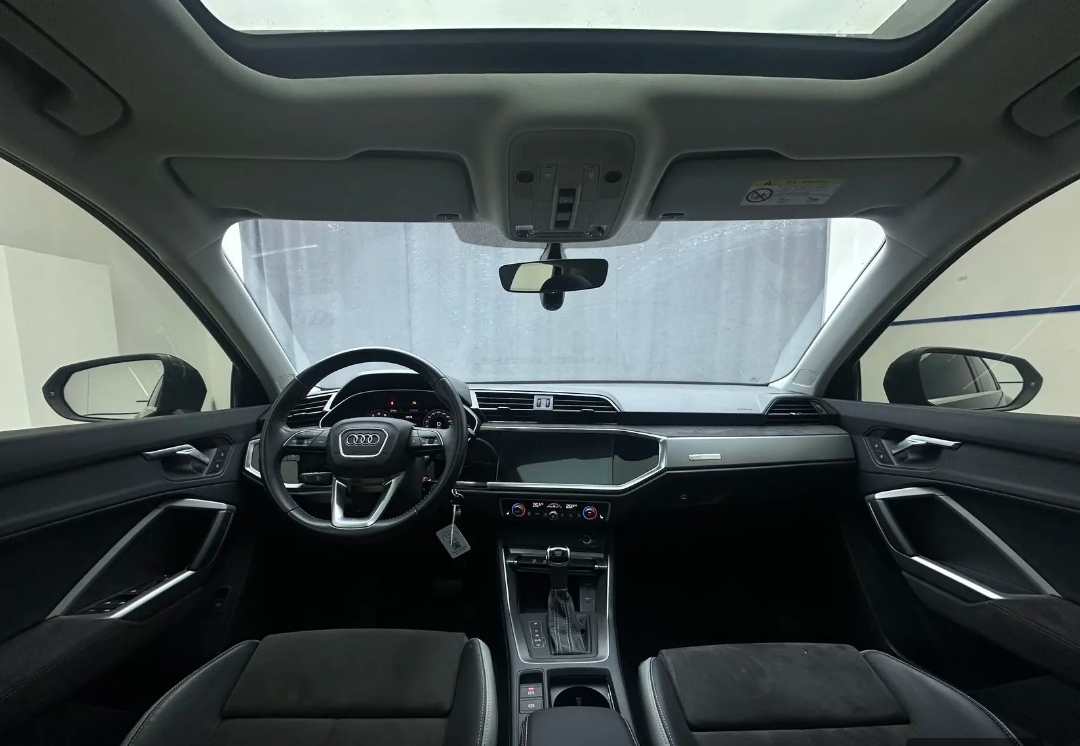 Audi Q3 2023 car image #10