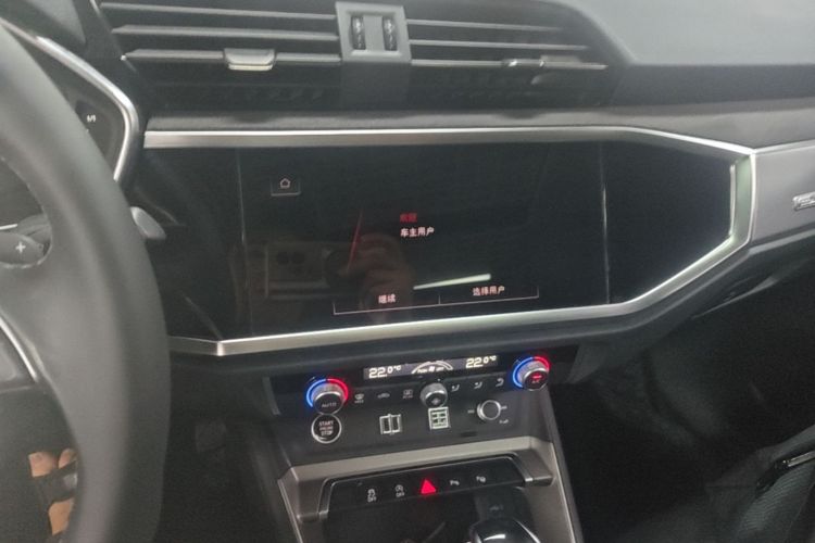 Audi Q3 2023 car image #13