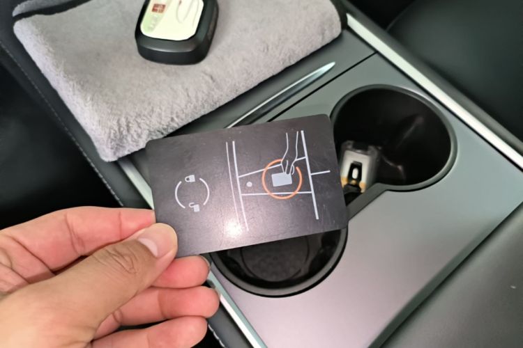 Tesla Model Y 2021 car image #9