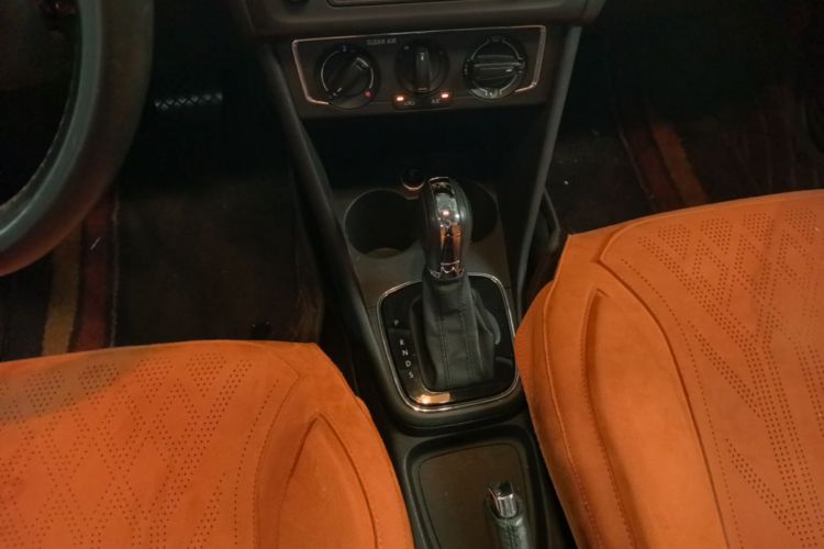 Volkswagen Polo 2017 car image #14