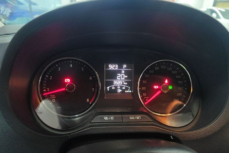 Volkswagen Polo 2018 car image #12