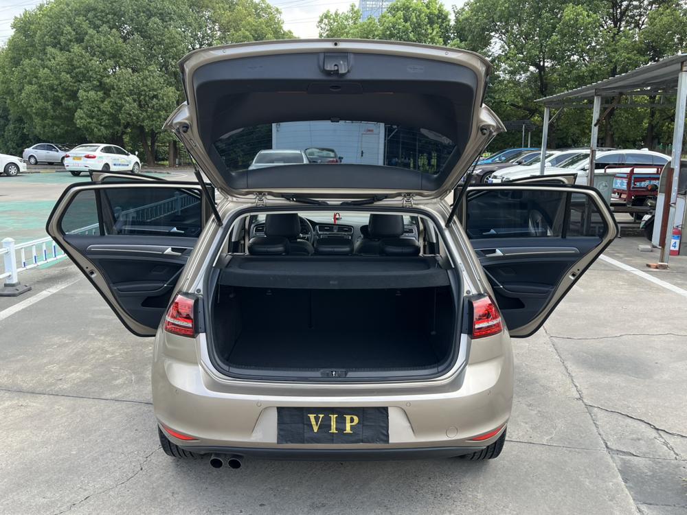 Volkswagen Golf 2017 car image #15