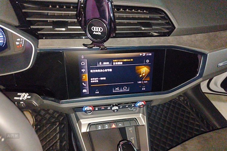 Audi Q3 2020 car image #15