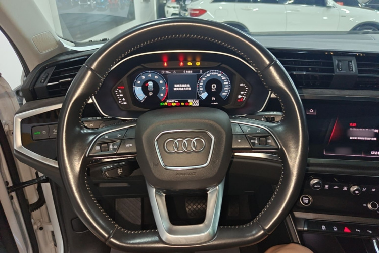 Audi Q3 2022 car image #11