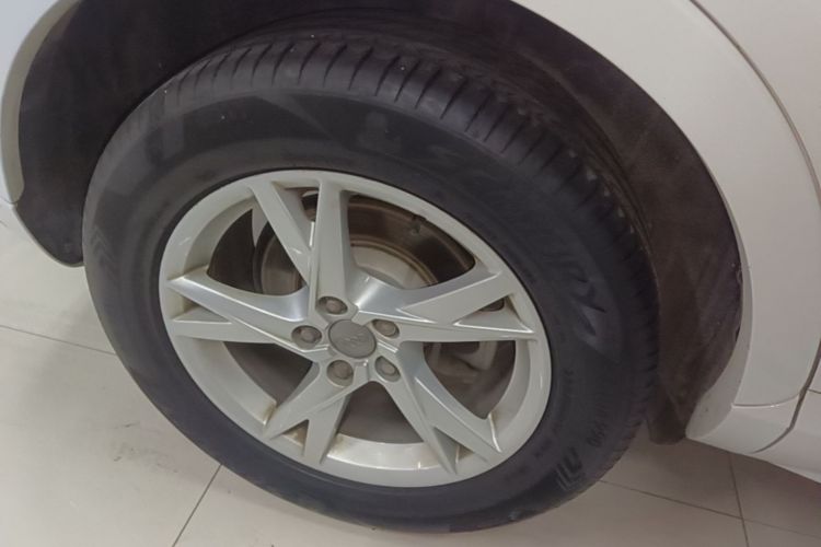 Audi Q3 2019 car image #10