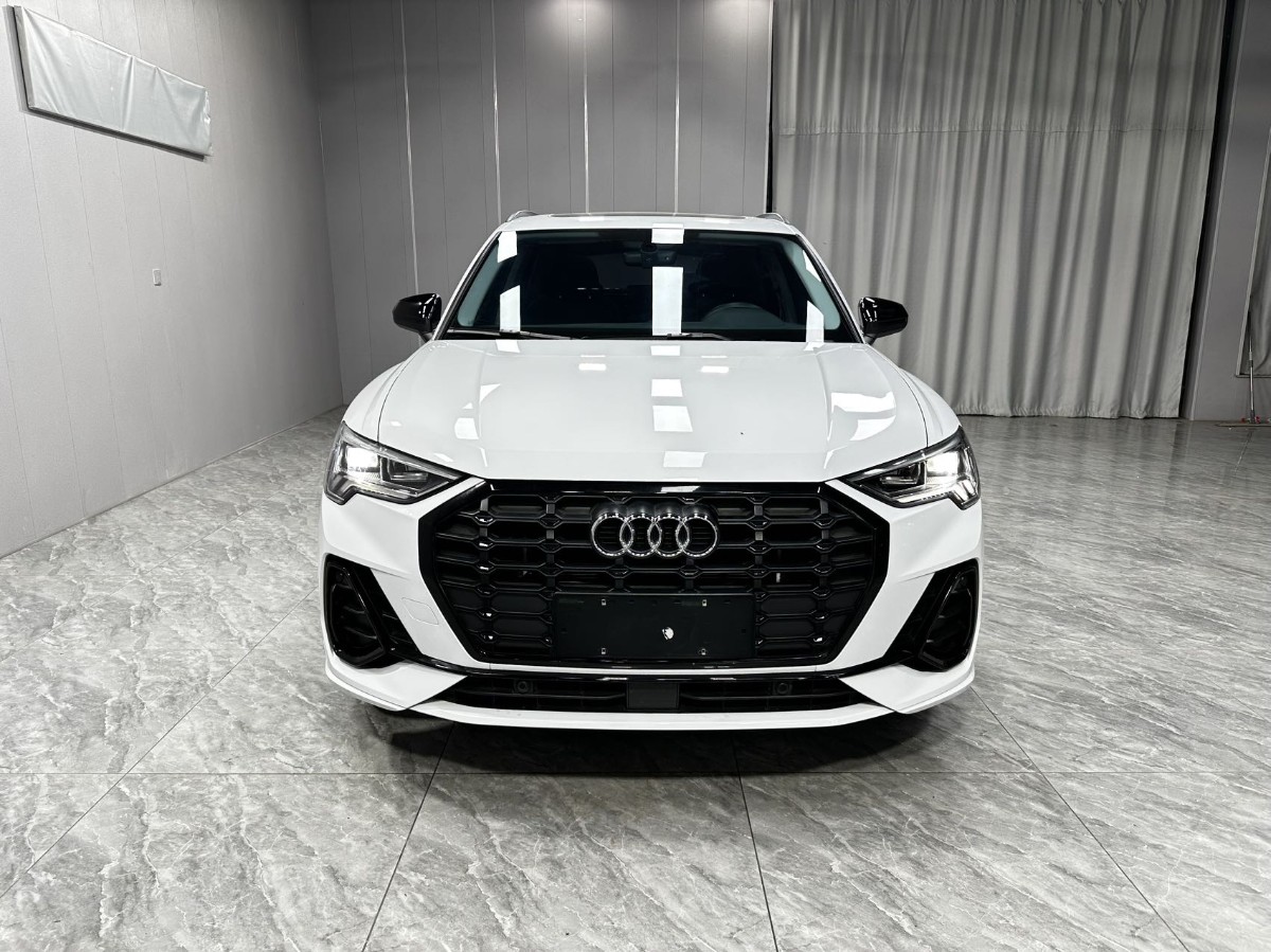 Audi Q3 2022 car image #3