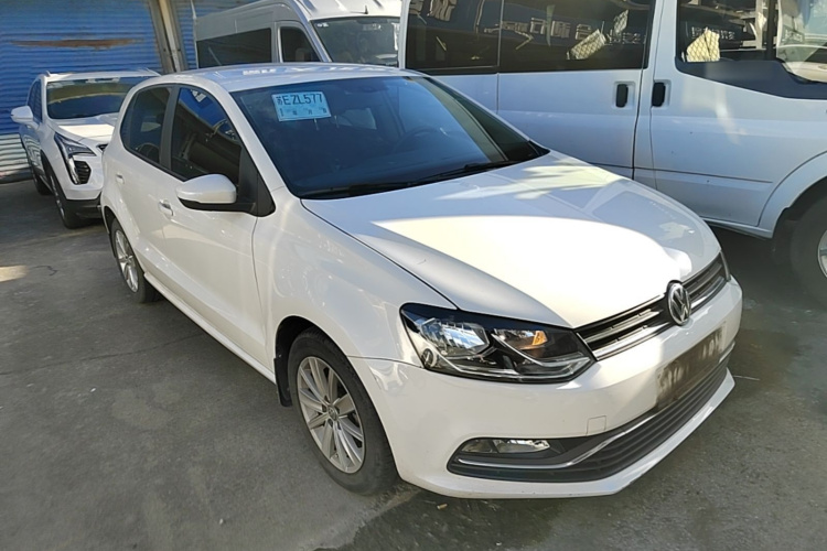Volkswagen Polo 2015 car image #4