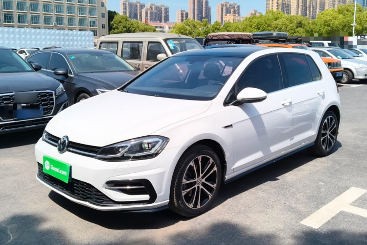 Volkswagen Golf 2018 car image #2