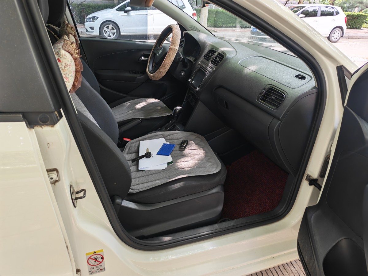 Volkswagen Polo 2016 car image #4