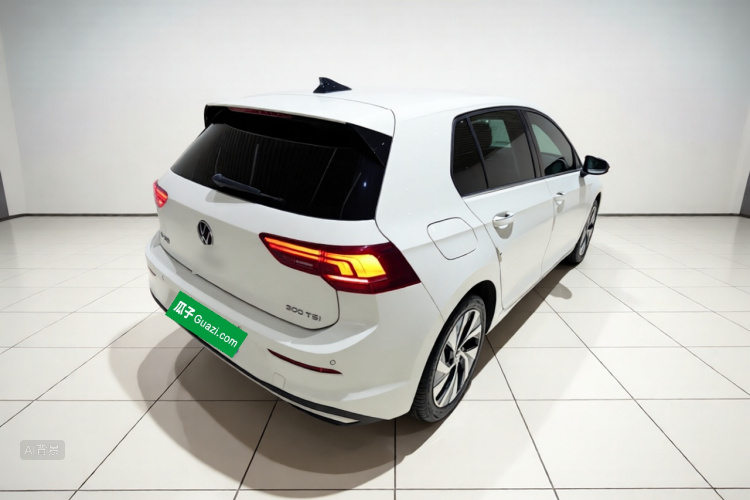 Volkswagen Golf 2025 car image #7