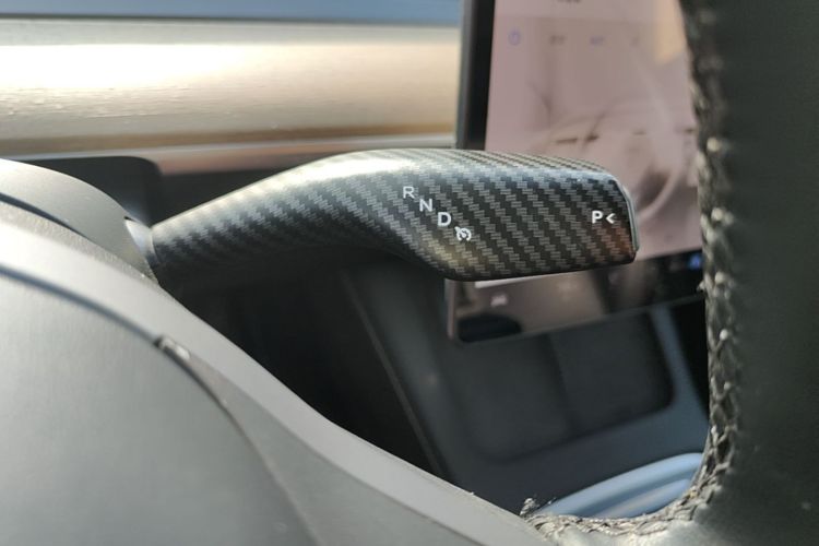 Tesla Model Y 2022 car image #14