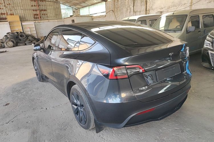 Tesla Model Y 2024 #5 Tesla Model Y 2024 car image #5