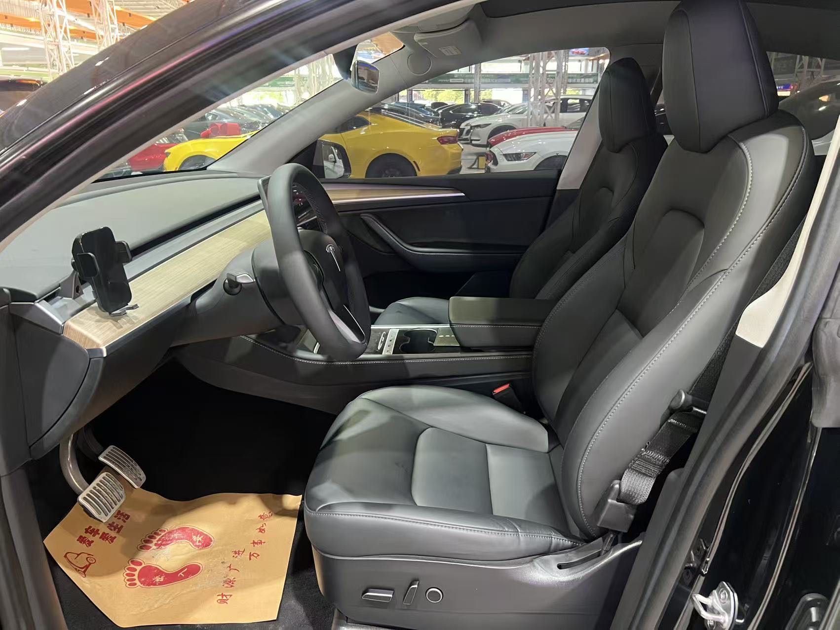 Tesla Model Y 2023 immagine di auto #4