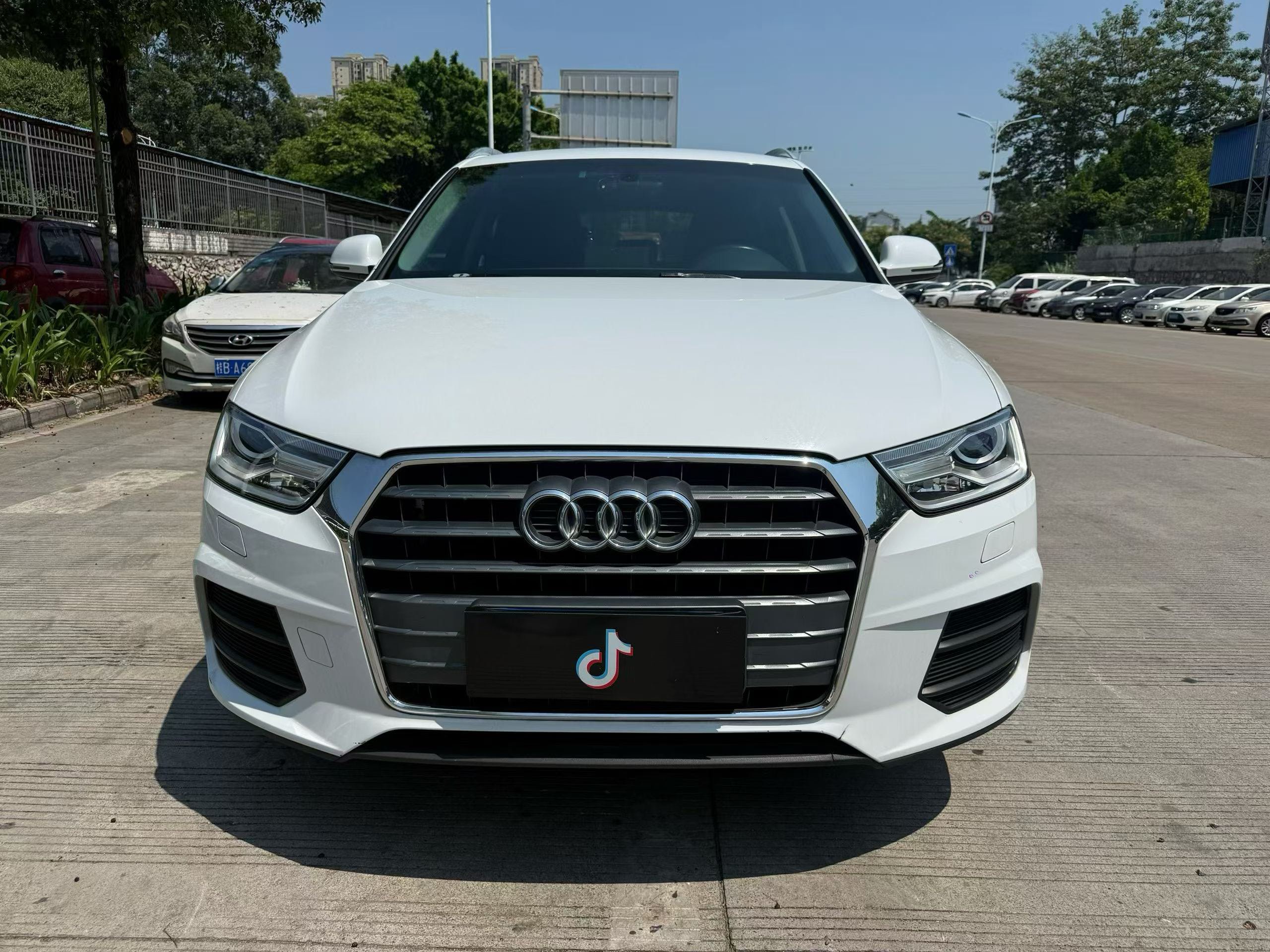 Audi Q3 2016 car image #9