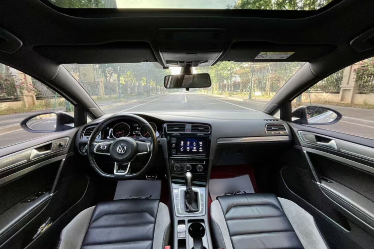 Volkswagen Golf 2019 car image #13