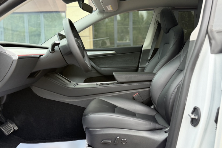 Tesla Model Y 2024 #13 Tesla Model Y 2024 car image #13