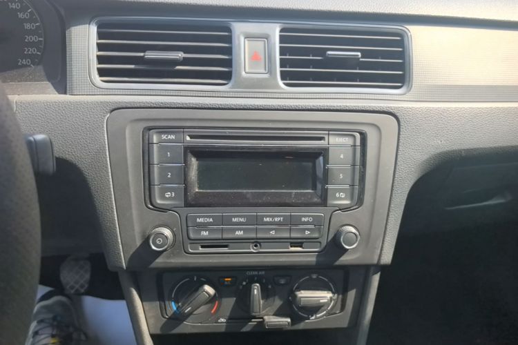 Volkswagen Santana 2016 car image #13