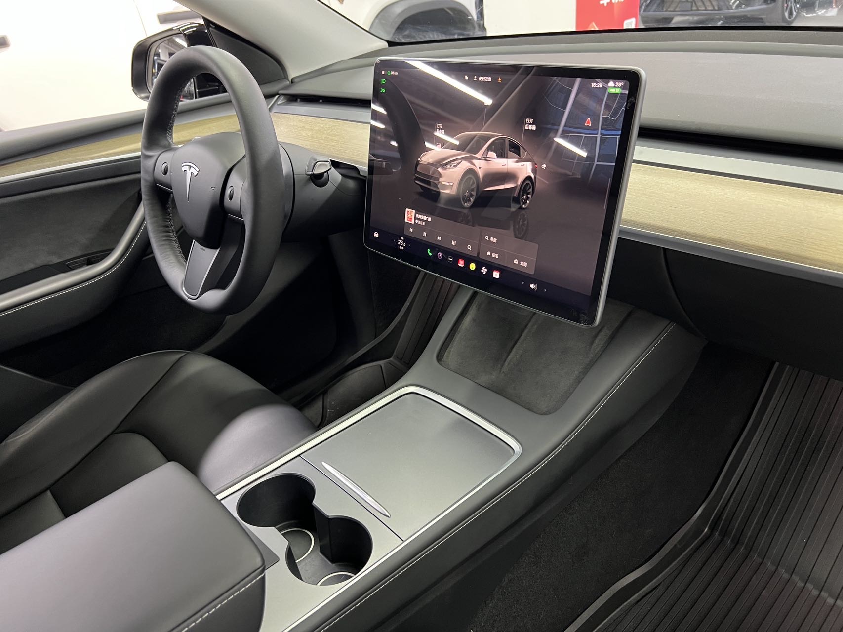 Tesla Model Y 2022 #14 Tesla Model Y 2022 car image #14