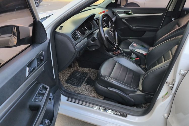 Volkswagen Lavida 2018 car image #13