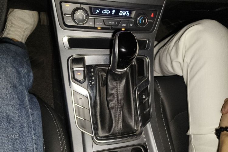 GEELY Emgrand 2018 car image #16