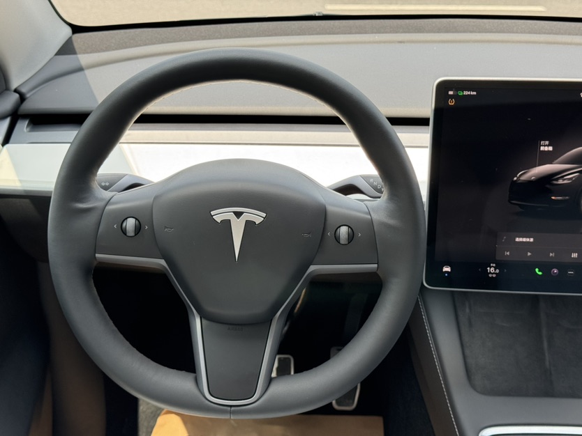 Tesla Model Y 2023 #4 Tesla Model Y 2023 car image #4