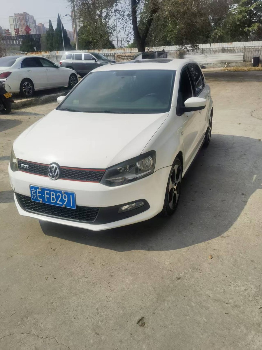 Volkswagen Polo 2014 Volkswagen Polo 2014 car image