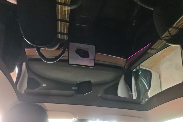 Tesla Model Y 2022 car image #18