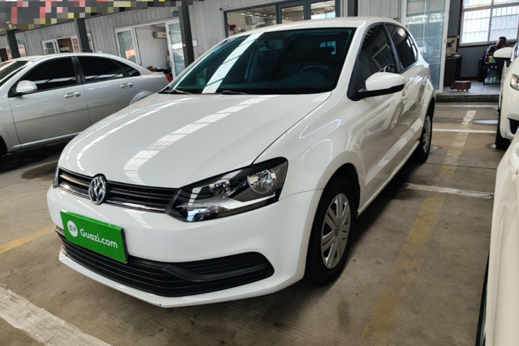 Volkswagen Polo 2018 car image #2